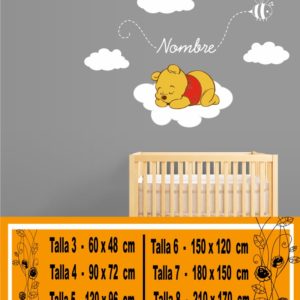 Winnie the Pooh di colore che dorme sulle nuvole