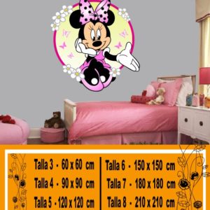 Disney Minnie Mouse assis avec des fleurs de couleur